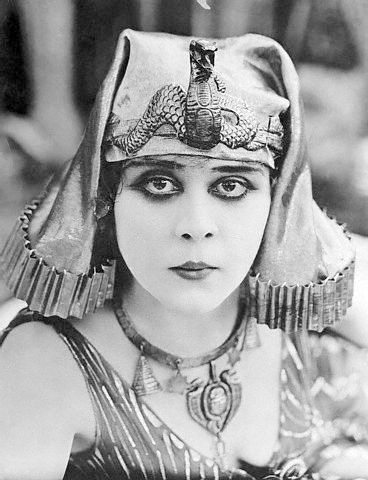Theda-Bara-Cleopatra31.jpg
