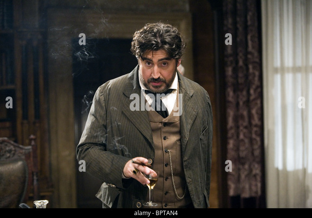 alfred-molina-silk-2007-bptan4.jpg