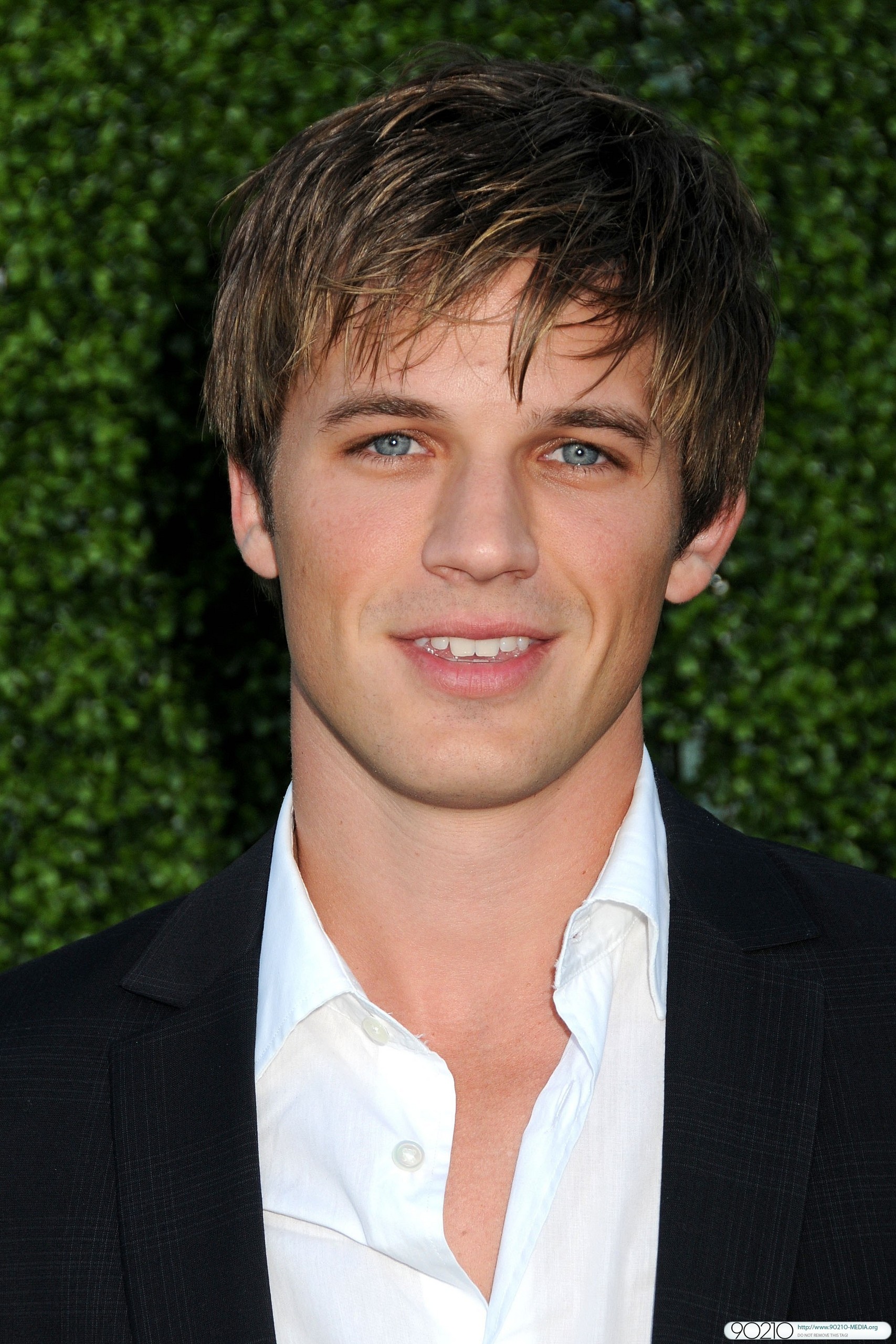 Matt-Lanter-liam-and-annie-14367957-1707-2560.jpg