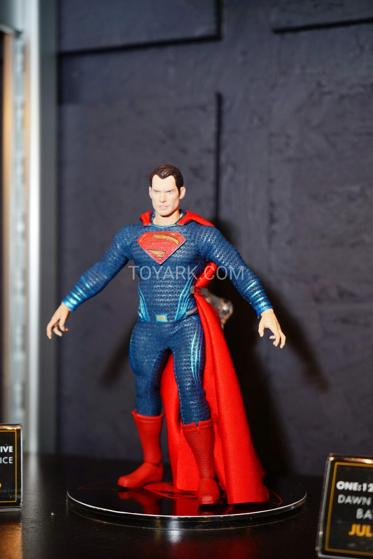 Mezco-One12-DC-001.jpg