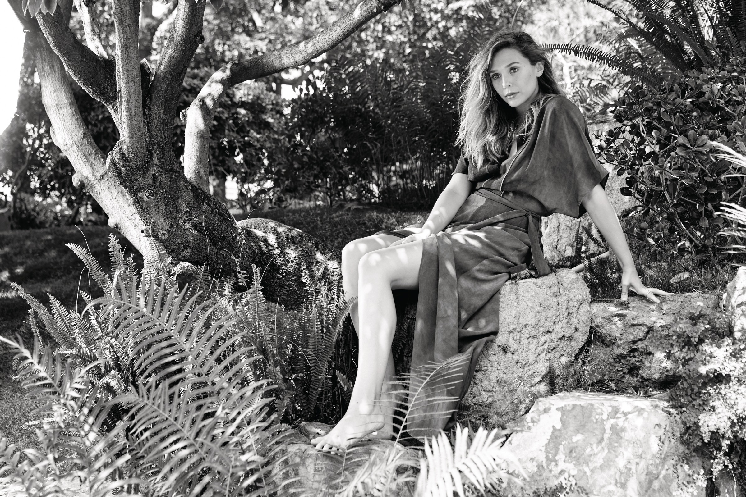 Elizabeth-Olsen-Feet-2858432.jpg