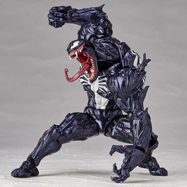 Marvel-Revoltech-Venom-001.jpg
