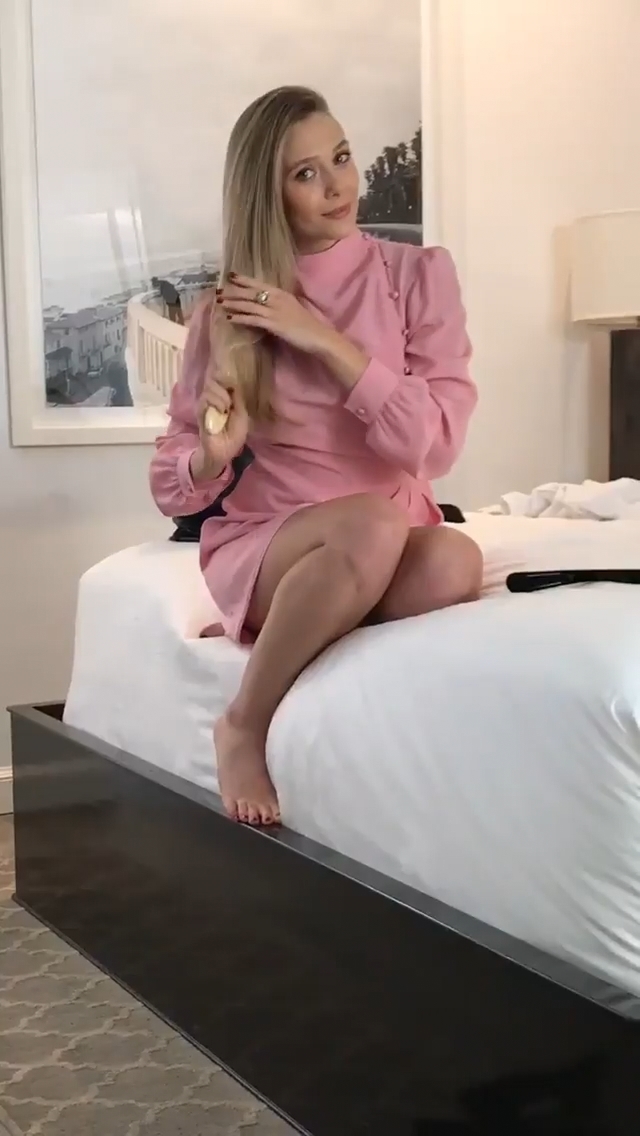 Elizabeth-Olsen-Feet-2902553.jpg