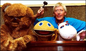 _38153799_rainbowpuppets300.jpg