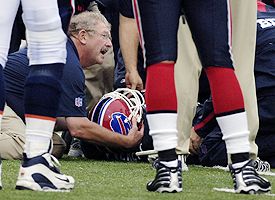 nfl_ap_everett_275.jpg