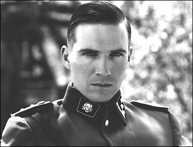 schindlers-list-ralph-fiennes-compressed.jpg