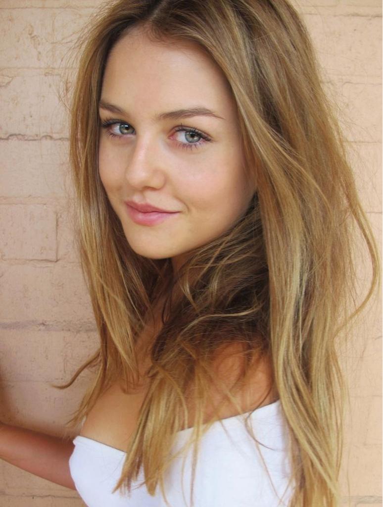 774full-isabelle-cornish.jpg