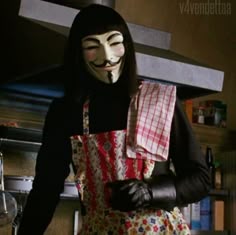 c49a4335501bfa5a60a950c834b77053--v-for-vendetta-pale-moon.jpg