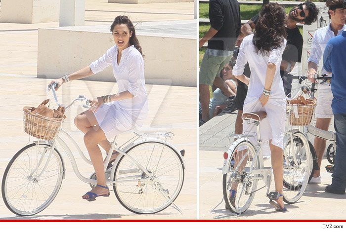 0519-wonder-woman-wedgie-tmz-4.jpg