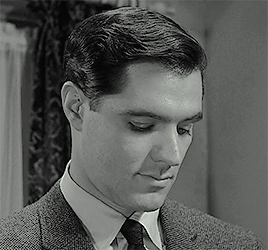 John-Gavin-Psycho-look-up.gif