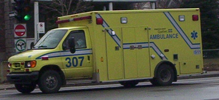 Montreal_Ambulance_%282%29.jpg