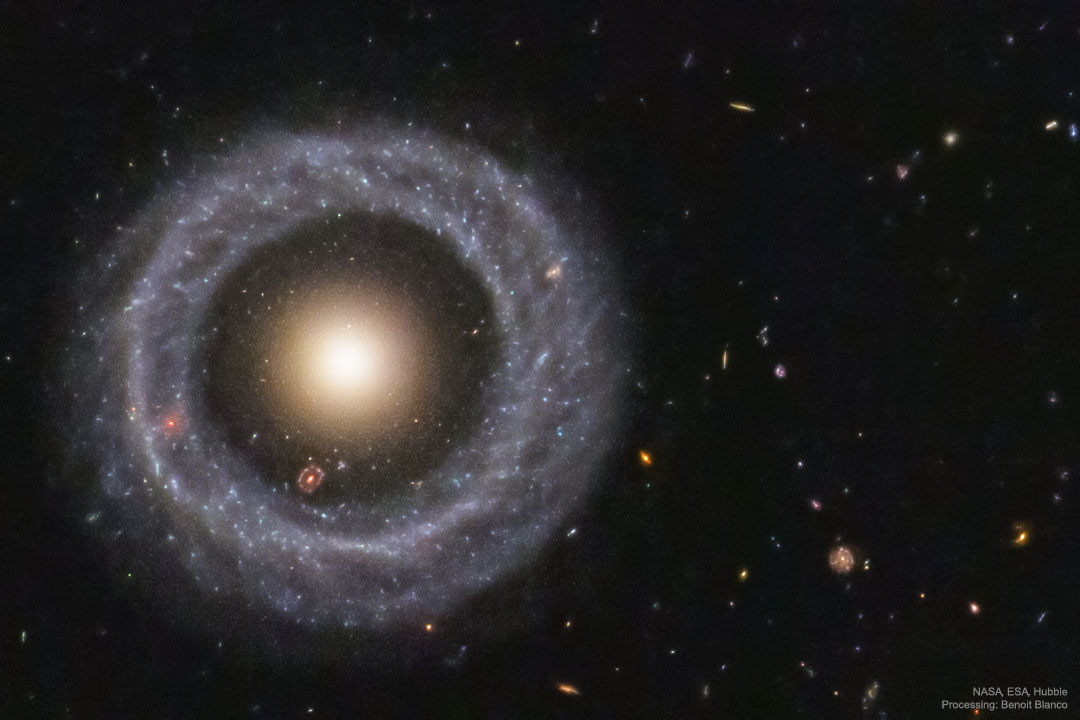 Hoag_HubbleBlanco_1080.jpg