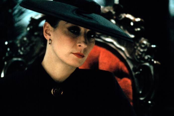 Prizzi-s-Honor-anjelica-huston-35221395-700-468.jpg