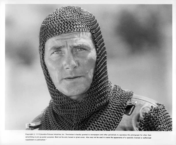 robert-shaw-in-chain-mail-in-a-scene-from-the-film-robin-and-marian-picture-id117973273
