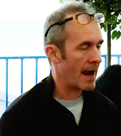 tumblr_mbnmvhS4411qahd69o1_r2_250.gif