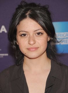 29d5979c71f46fcaa084d8c900db1ad5--alia-shawkat-bombshells.jpg
