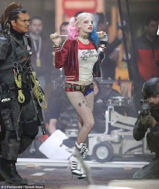 harley-quinn-on-suicide-squad-set.jpg