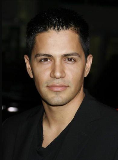 Jay-jay-hernandez-17026925-391-530.jpg