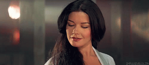 catherina-zeta-jones-soft-smile.gif