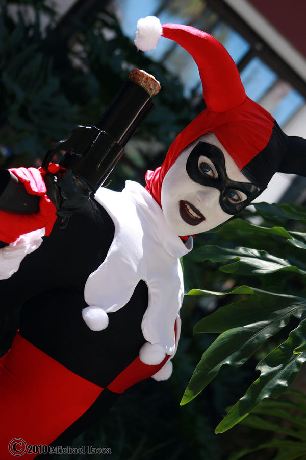 harley_quinn_1_by_insane_pencil-d2n5zsf.jpg