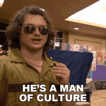 hes-a-man-of-culture-heisuten.gif