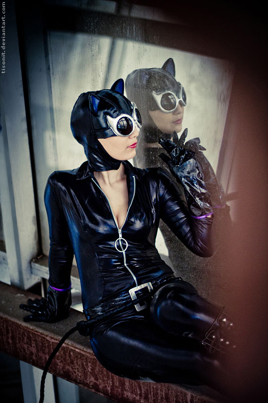 catwoman_by_tisonit-d46vjnl.jpg