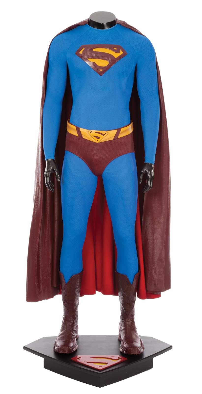 Complete+hero+Brandon+Routh+costume+from+Superman+Returns.jpg