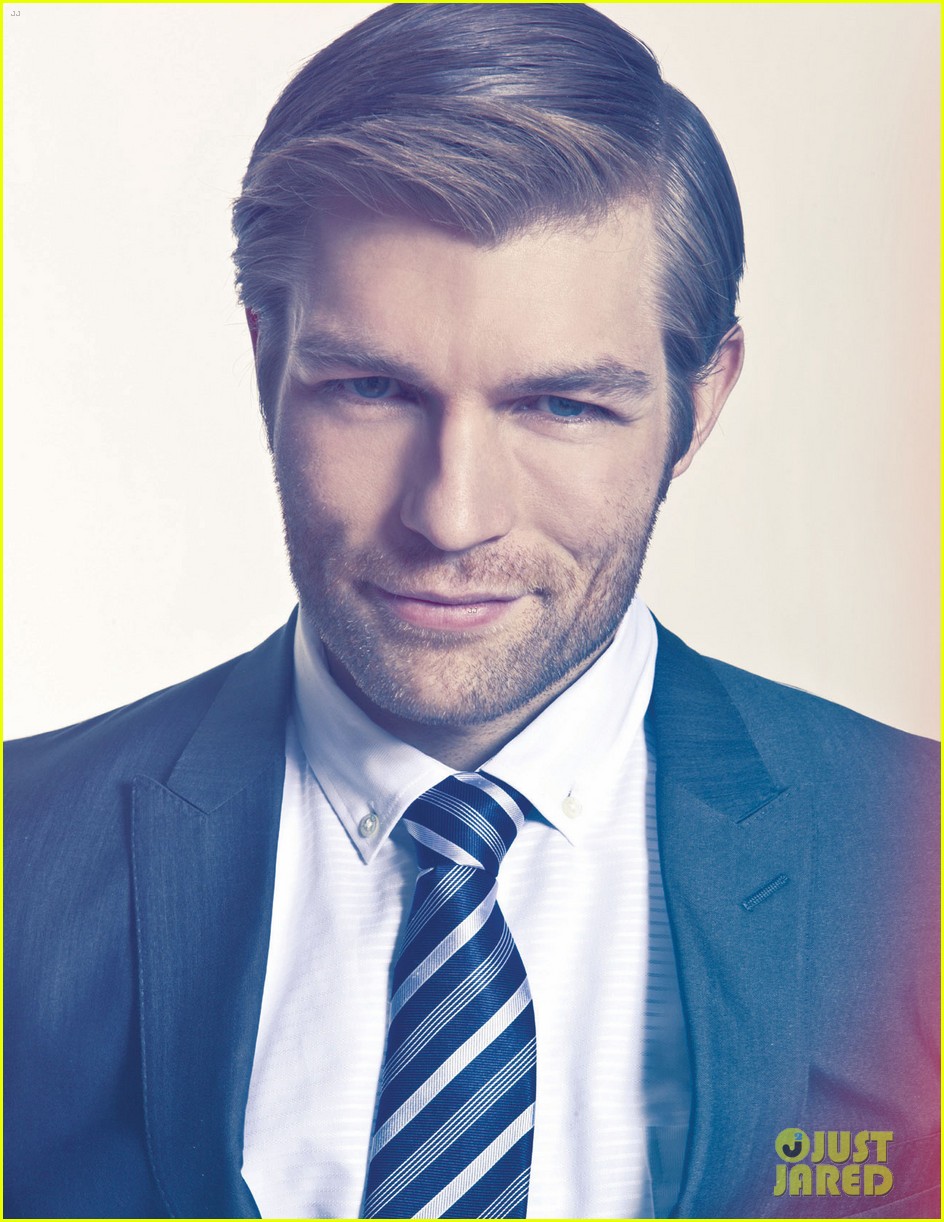 liam-mcintyre-suits-up-for-da-man-magazine-feature-01.jpg
