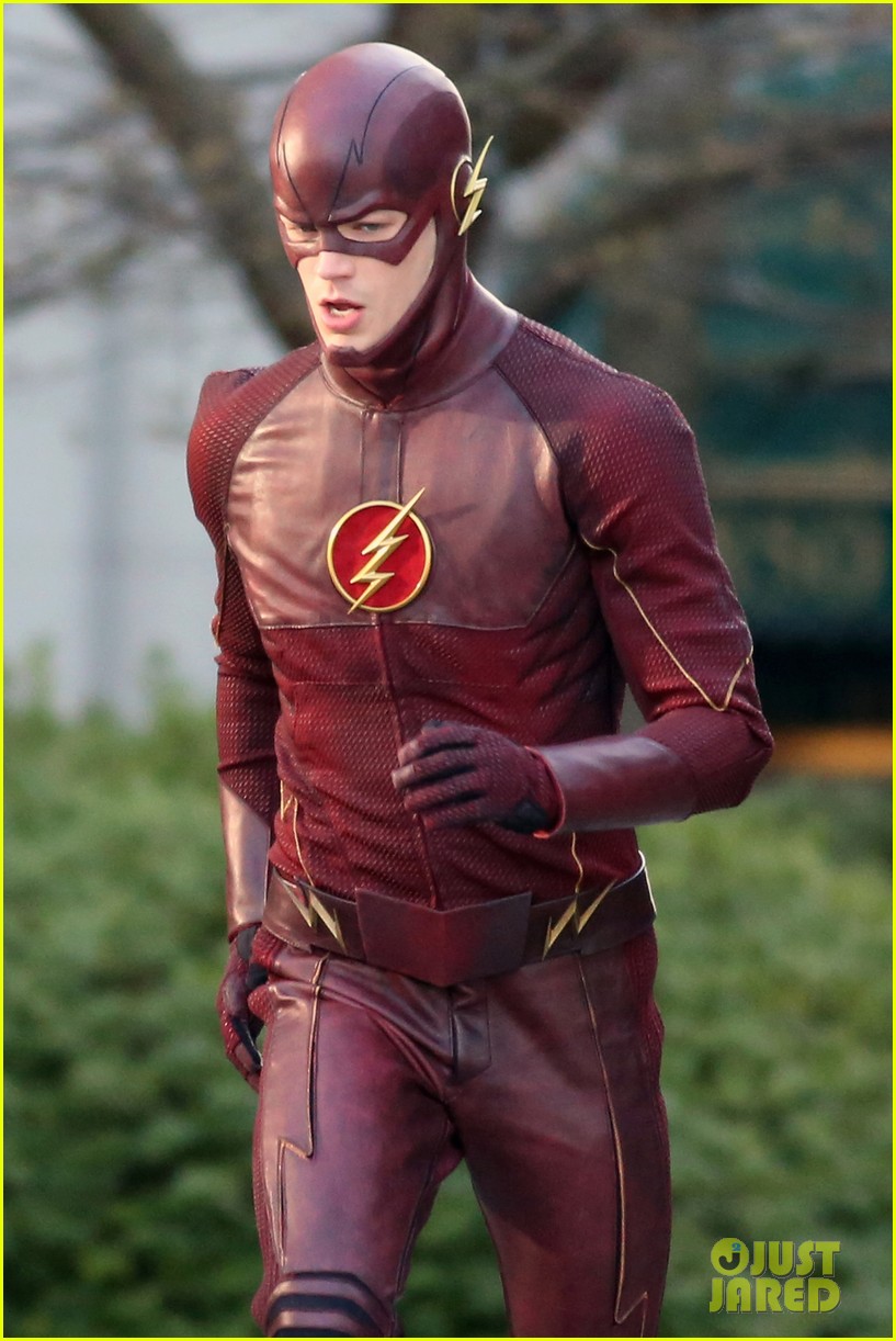 grant-gustin-flashes-into-action-06.jpg