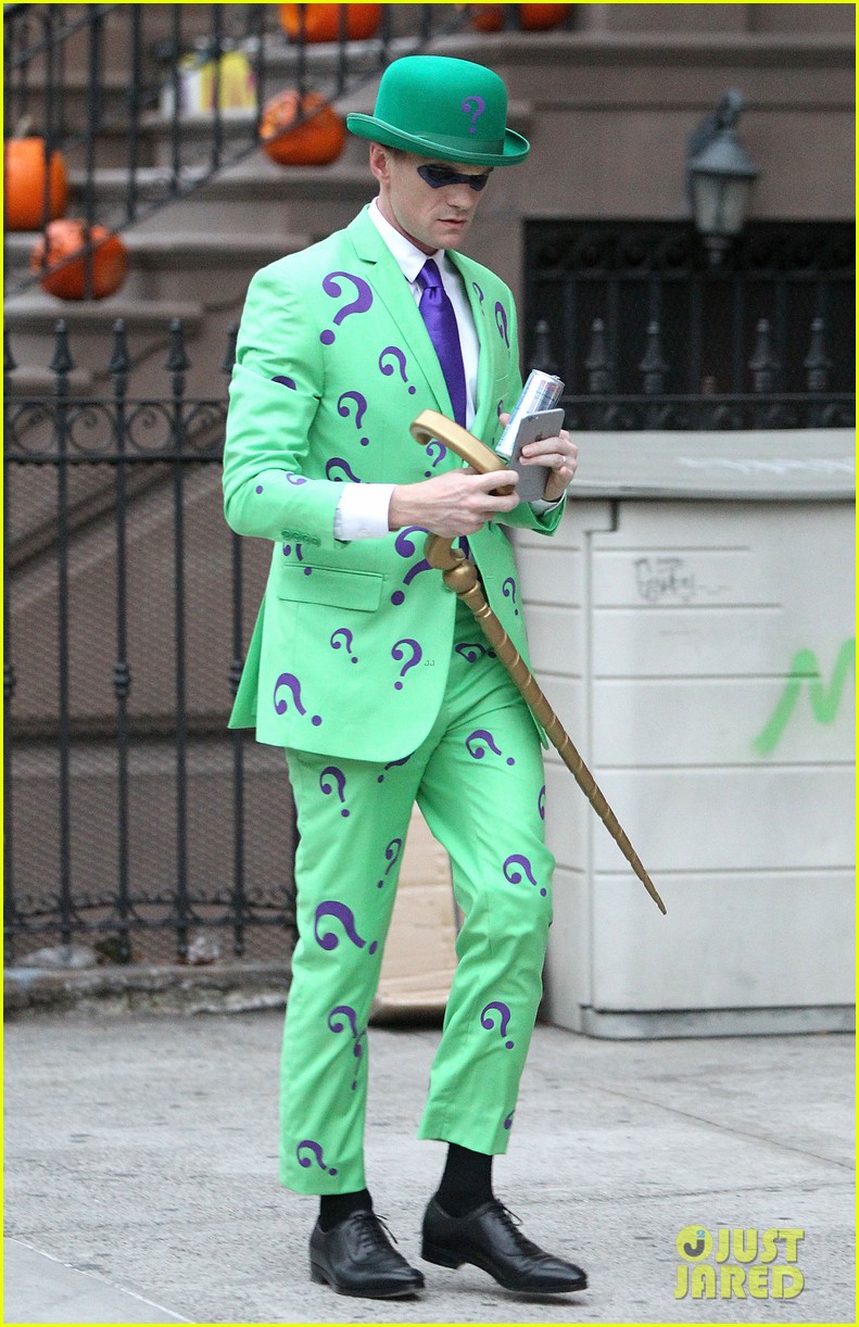 neil-patrick-harris-david-burtka-batman-villains-on-halloween-11.jpg