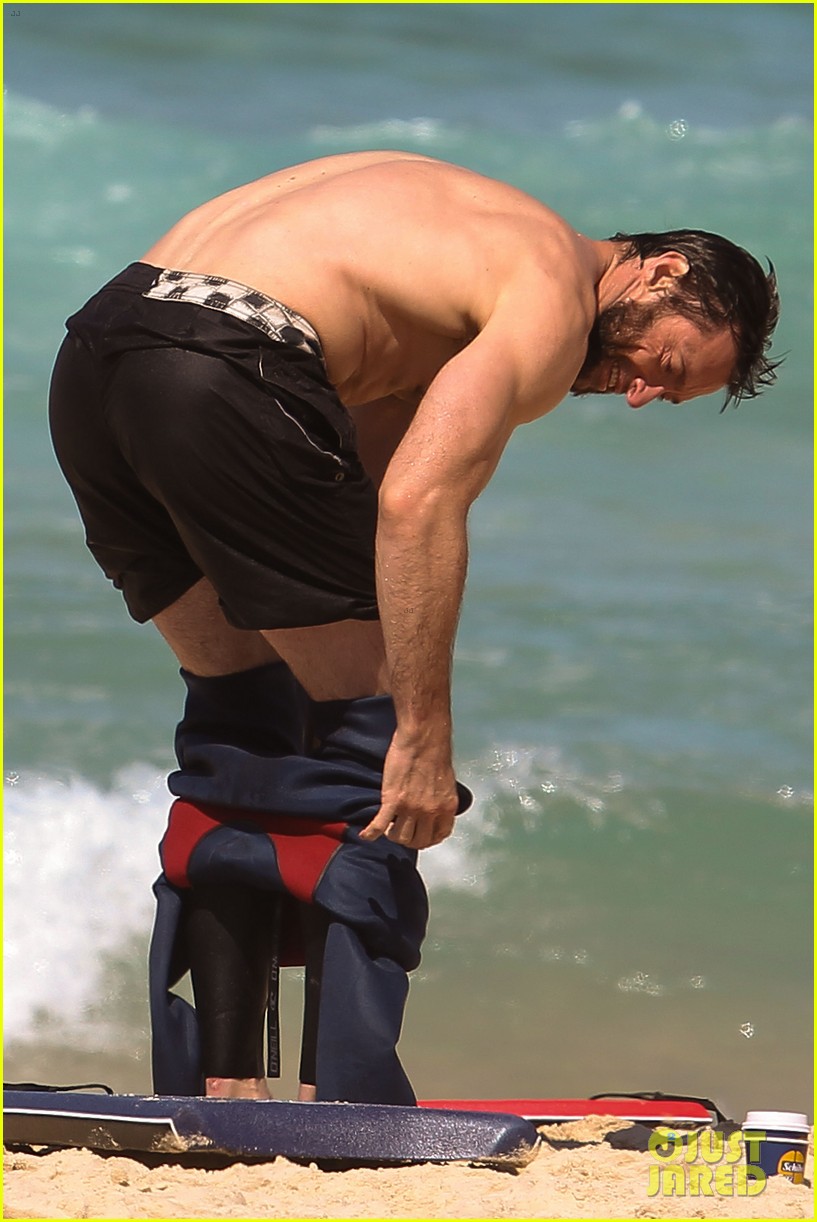 hugh-jackman-shirtless-at-bondi-beach-06.jpg