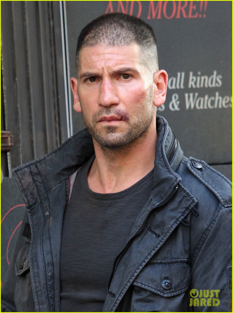 jon-bernthal-pictured-as-the-punisher-on-daredevil-set-03.jpg