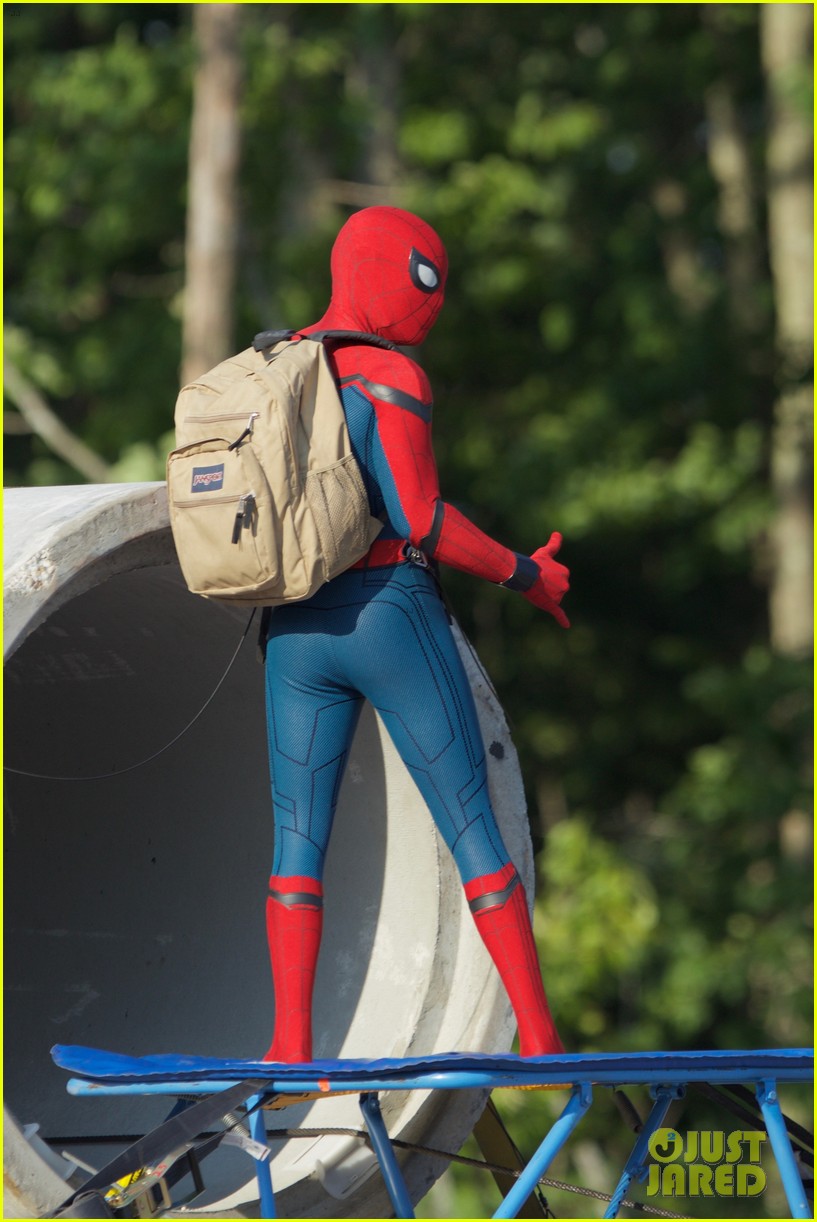 tom-holland-spider-man-costume-first-look-set-08.jpg