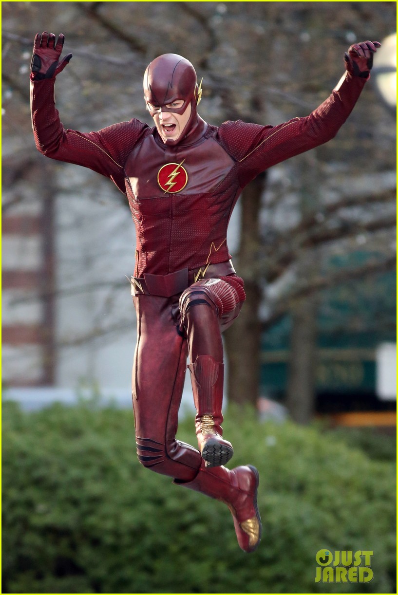grant-gustin-flashes-into-action-03.jpg
