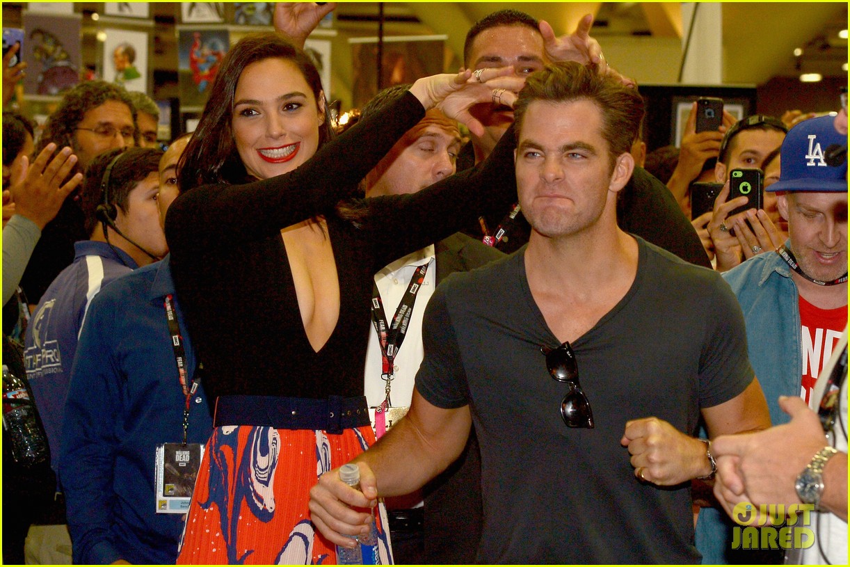 gal-gadot-chris-pine-present-wonder-woman-at-comic-con-14.jpg