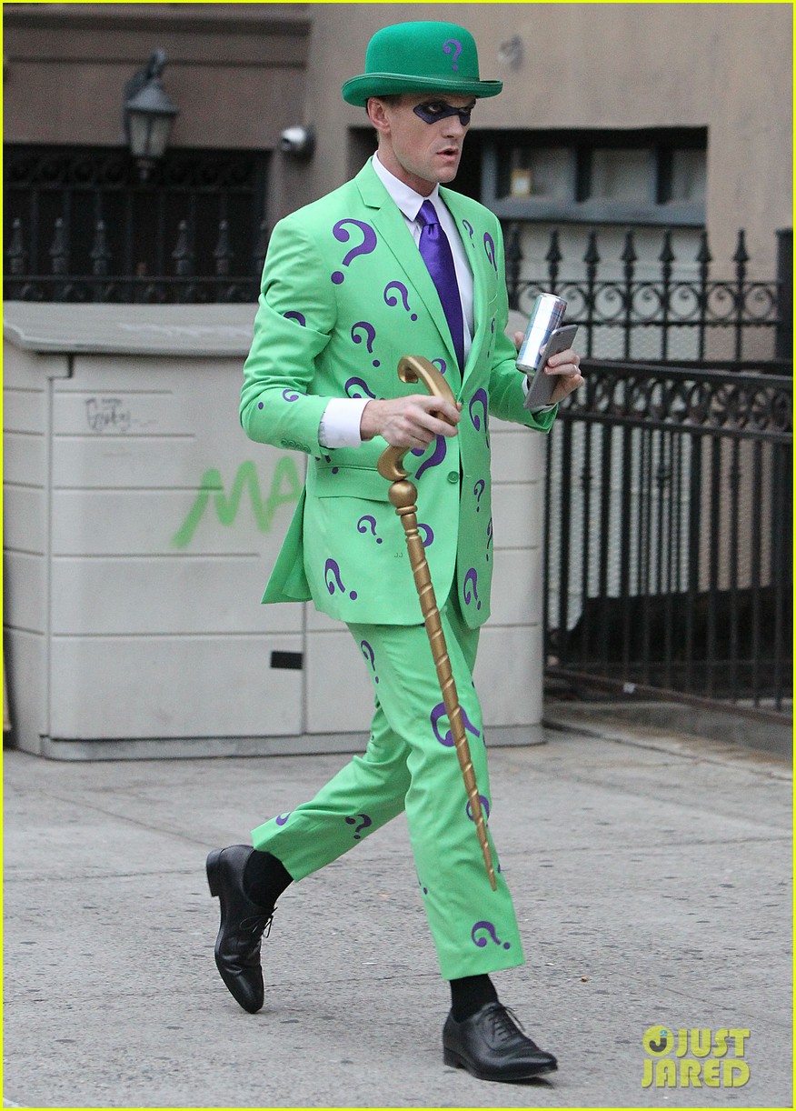 neil-patrick-harris-david-burtka-batman-villains-on-halloween-12.jpg