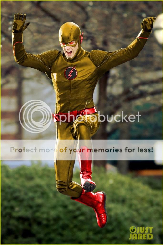 grant-gustin-flashes-into-action-03Zoom_zpsac7b70e3.jpg~original