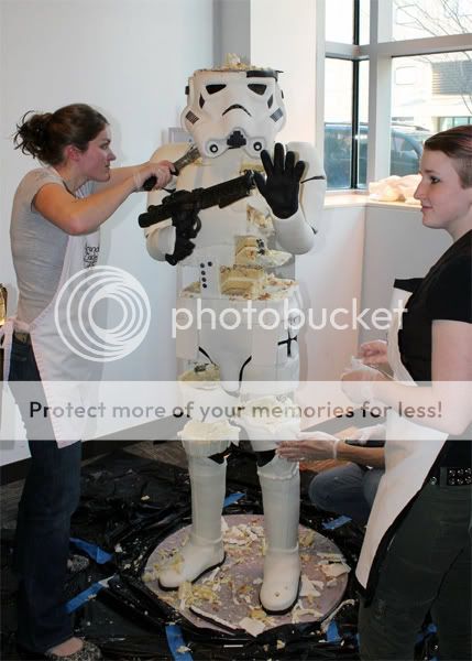 life-size-stormtrooper-cake2.jpg