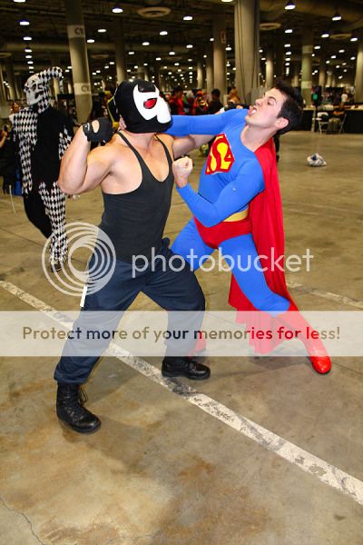 comikaze-2011-bane-vs-superman001.jpg