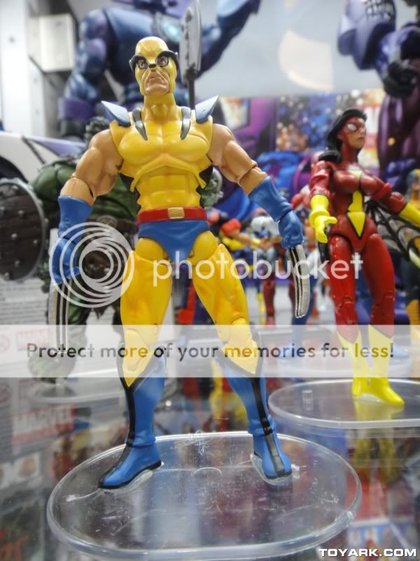 Marvel-Universe-Wolverine-1st-Appearance-2_1286676951.jpg