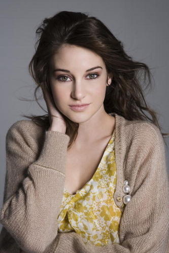 Shailene-Woodley-secret-life-of-the-american-teen-8597462-333-500.jpg