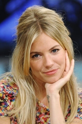 The-Early-Show-August-6th-2009-sienna-miller-7586203-318-480.jpg
