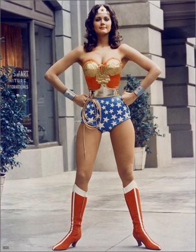 Wonder-Woman-lynda-carter-34325163-389-500.jpg