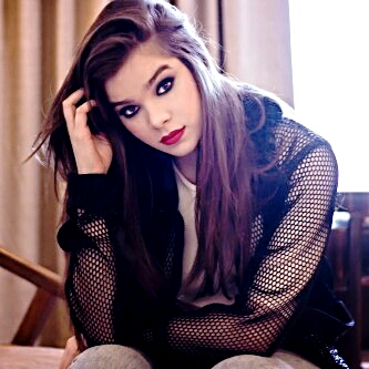 HAILEE-STEINFELD-female-singers-40509857-333-333.jpg