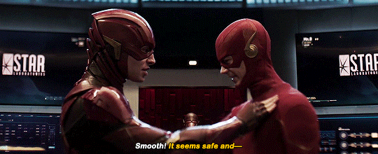 Crisis-on-Infinite-Earths-Barry-Allen-the-flash-cw-43188392-540-220.gif