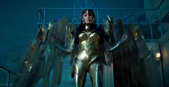 Diana-New-Golden-Eagle-Armor-Wonder-Woman-1984-2020-wonder-woman-2017-43137102-540-280.gif