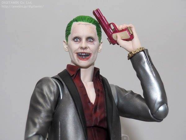 Suicide-Squad-Joker-SH-Figuarts-002.jpg