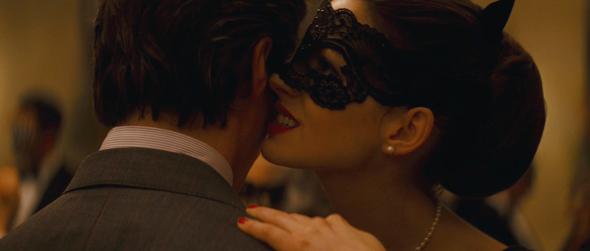 dark-knight-rises-anne-hathaway-selina-kyle-mask-pearls-dancing.jpg