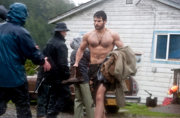 man-of-steel-set-photo-bearded-clark-kent-goes-shirtless.jpg