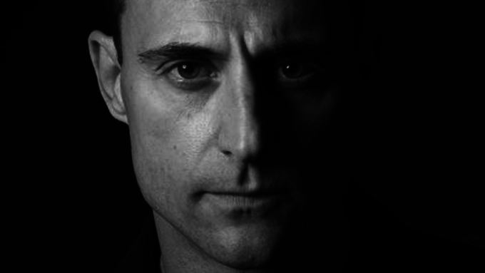 1435146331-mark-strong-and-his-desert-knowledge.png